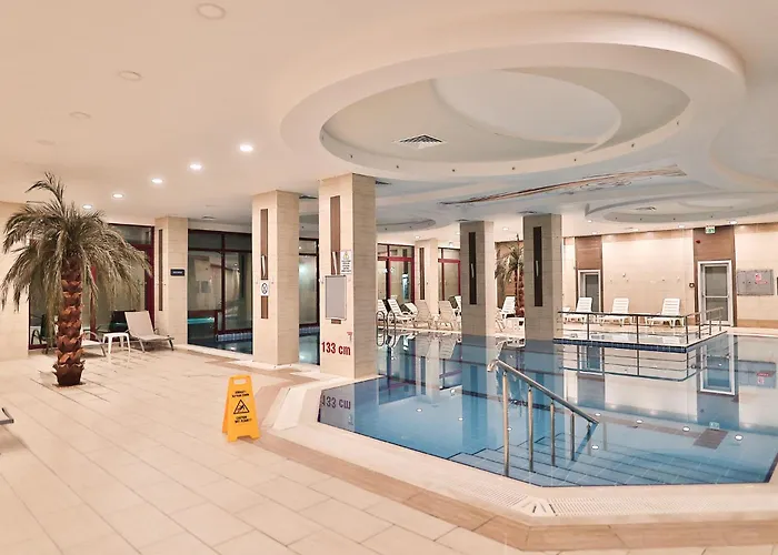 فندق Bonjur Thermal & Wellness Club 4*